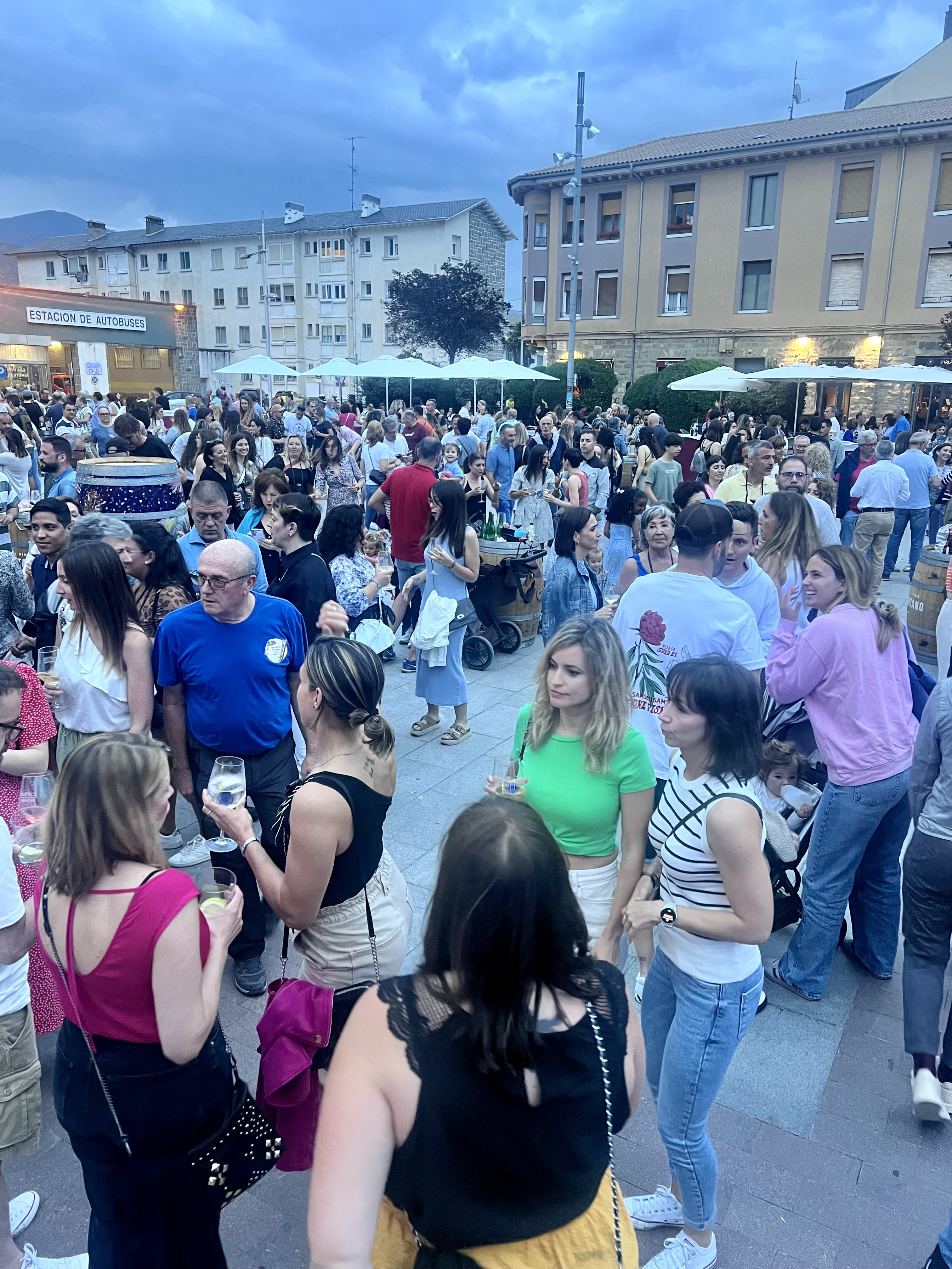 “Somontano en Ruta” por primera vez en Jaca, llena la Plaza Biscós